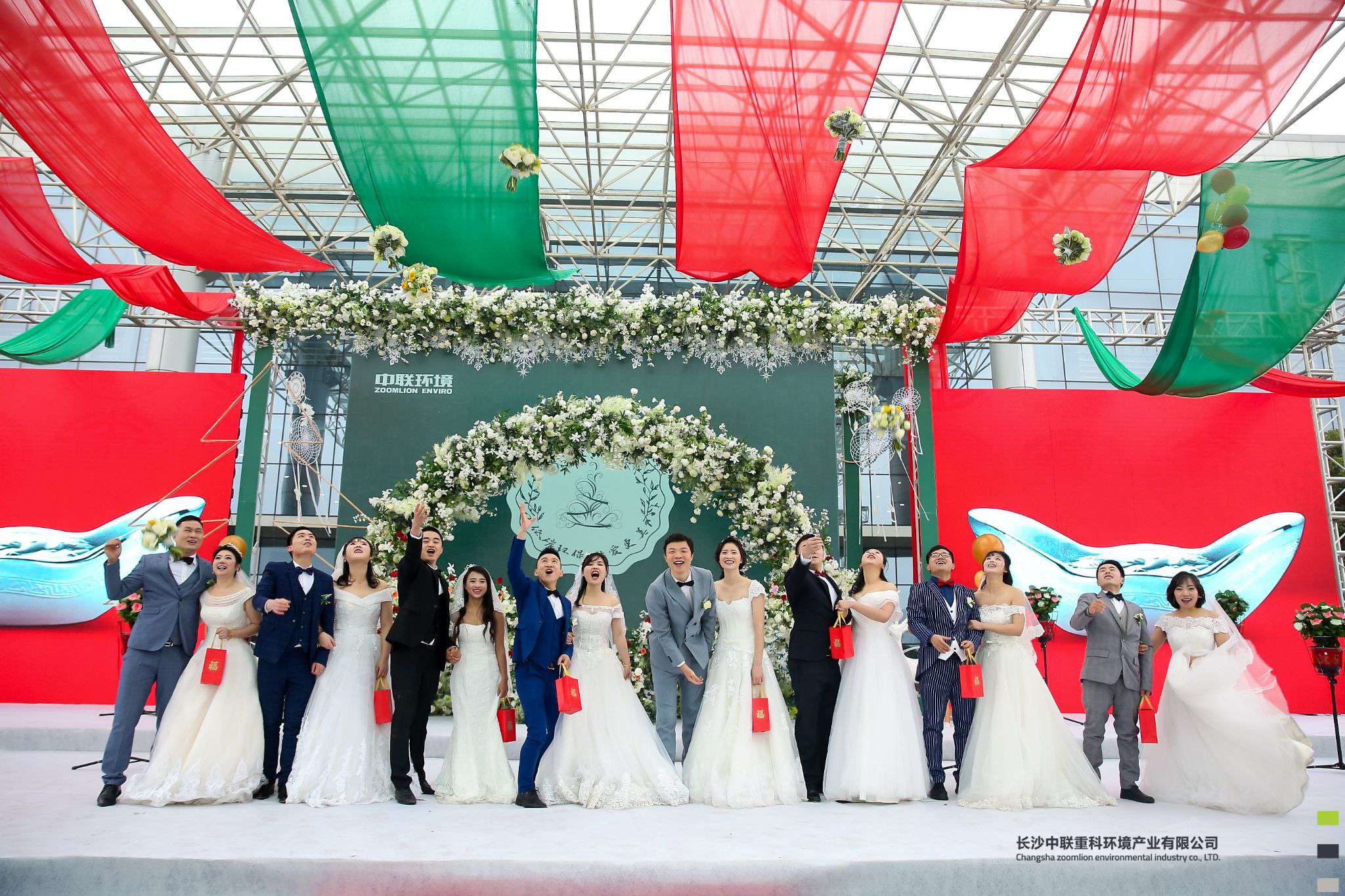 最美新娘！最帥新郎！最豪婚車！最贊婚禮！