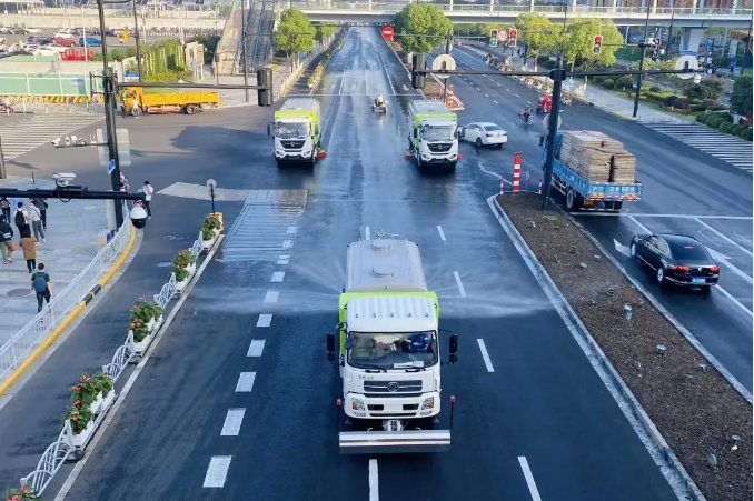 路面見本色丨盈峰環(huán)境新能源環(huán)衛(wèi)裝備服務上海進博會！