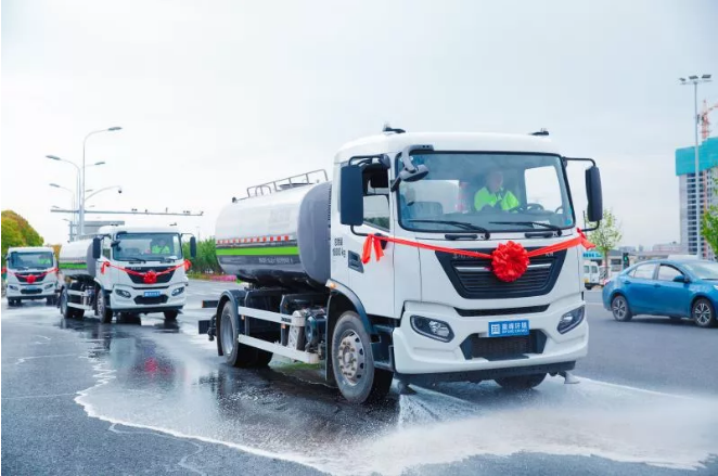 新時(shí)代中國(guó)城市美容師！盈峰環(huán)境新能源環(huán)衛(wèi)車可減排4.5萬(wàn)噸污染物