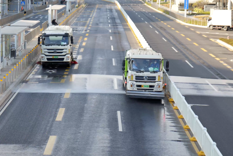 奔赴前線！盈峰環(huán)境環(huán)衛(wèi)裝備助力各地打贏疫情防控阻擊戰(zhàn)！